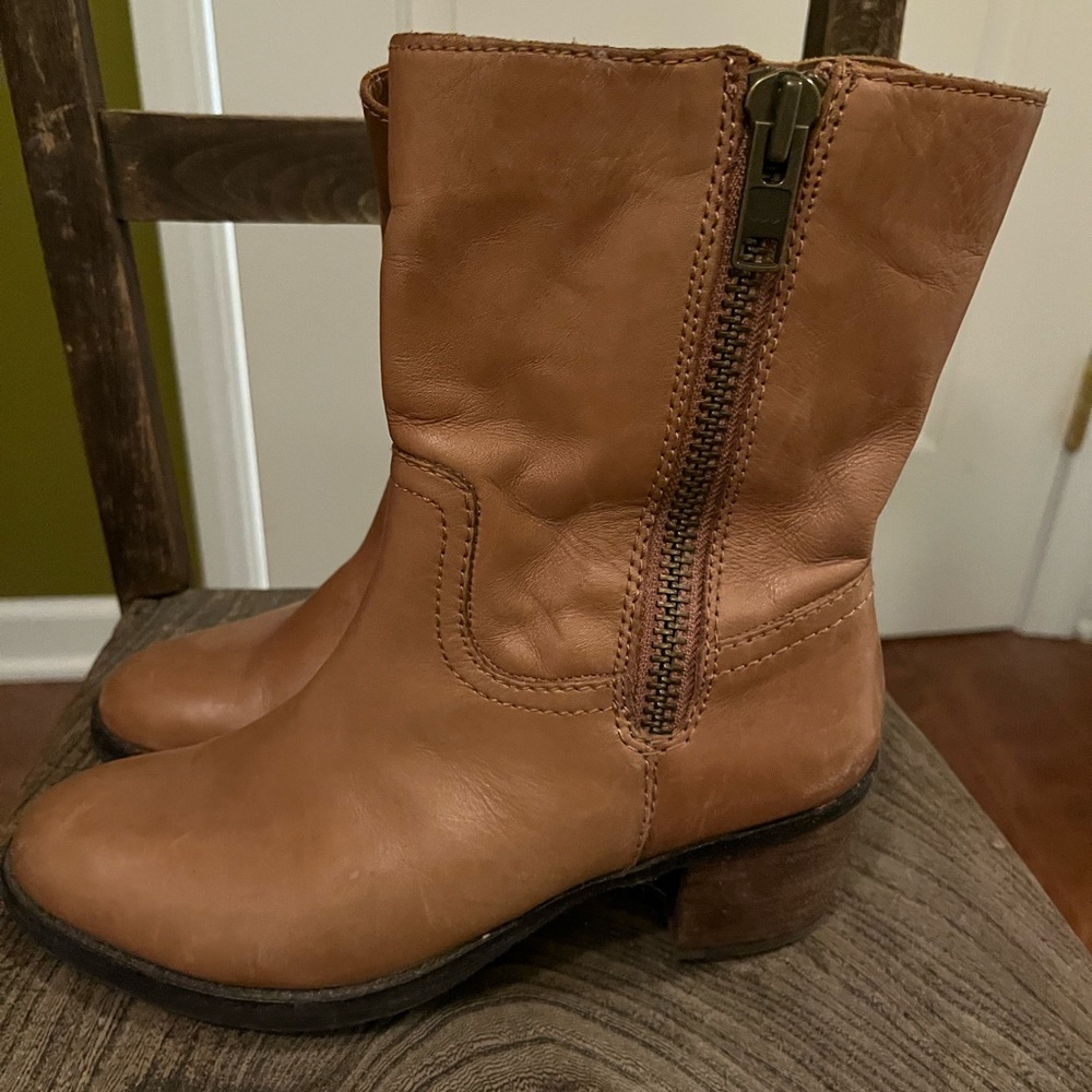 Lands End leather boots, very comfortable, excellent condition